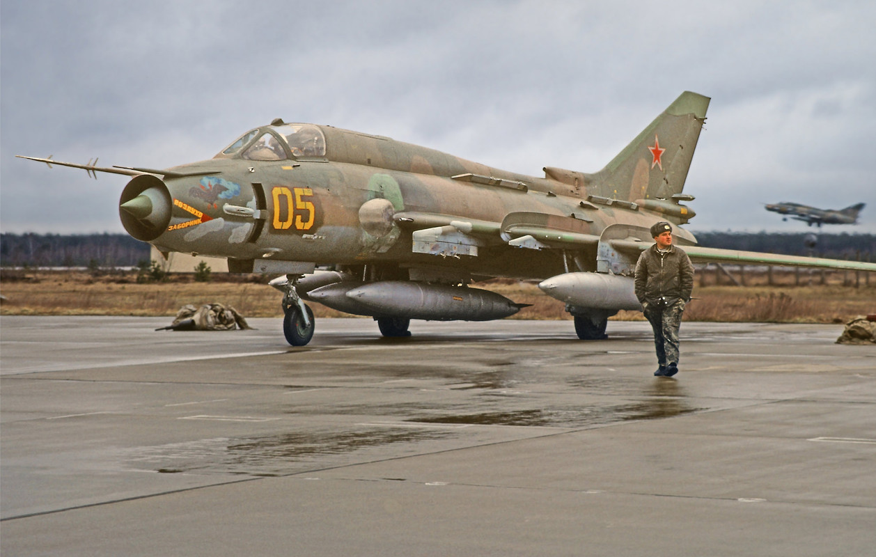 20 GvAPIB Su-17M4 05 yellow_13510 (4)