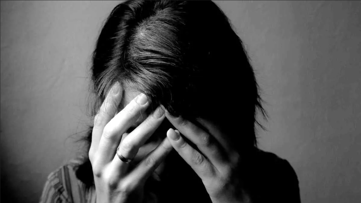 Tras sufrir violencia doméstica, famosa actriz confiesa que intentó suicidarse