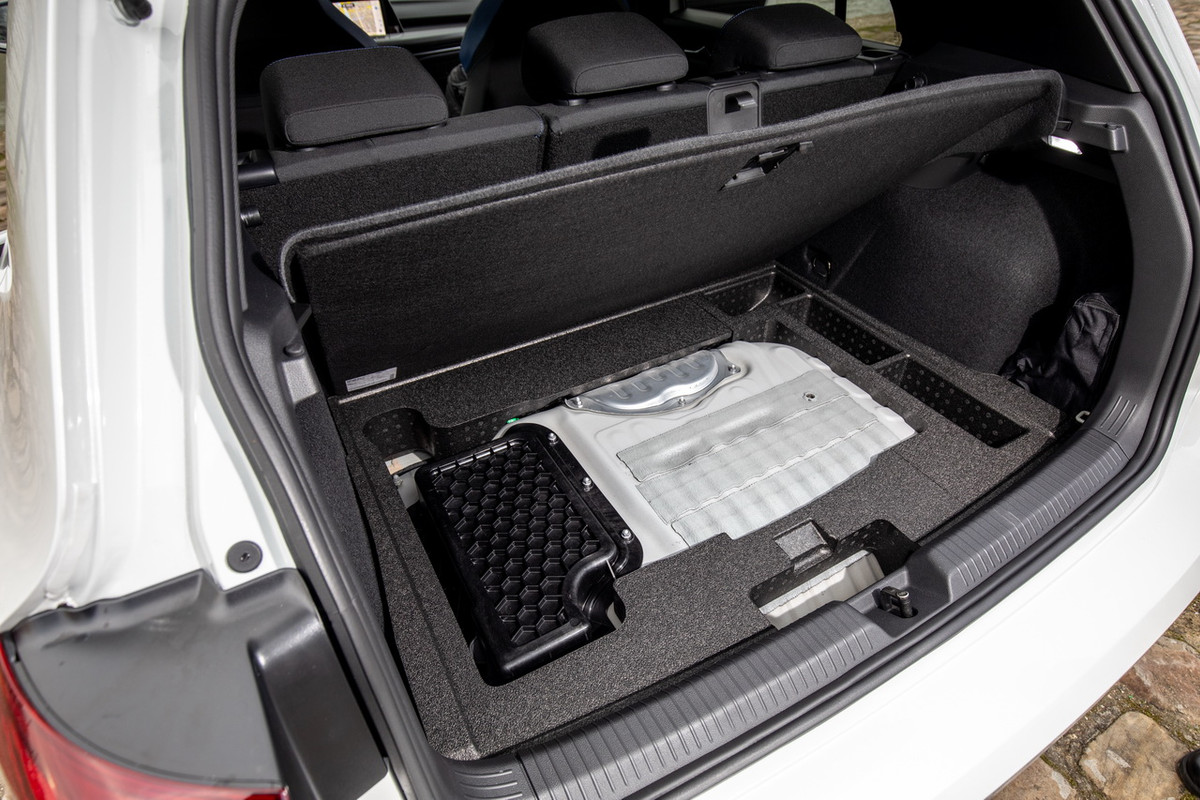 volkswagen-golf-gte-2021-29