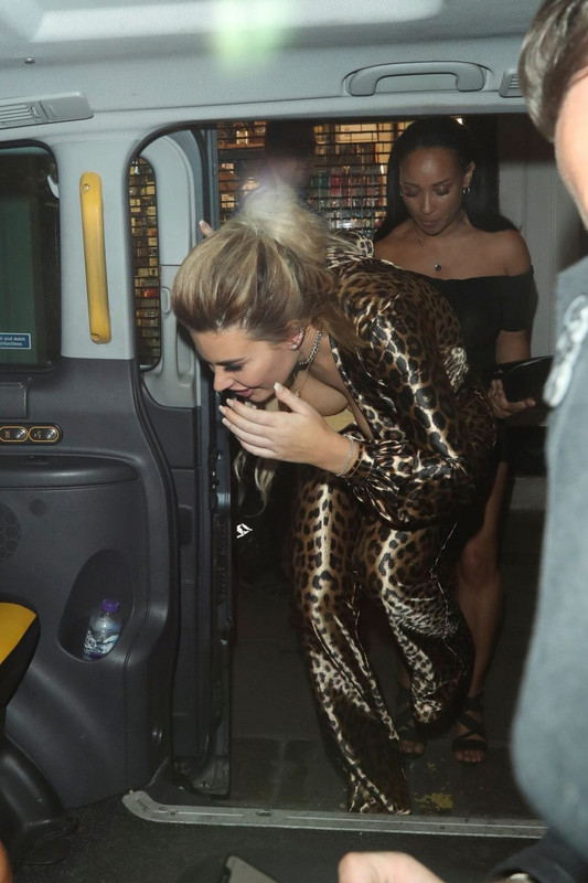 Megan-Barton-Hanson-Nip-Slip-Lisa-Maffia-Upskirt-STARS-com-42