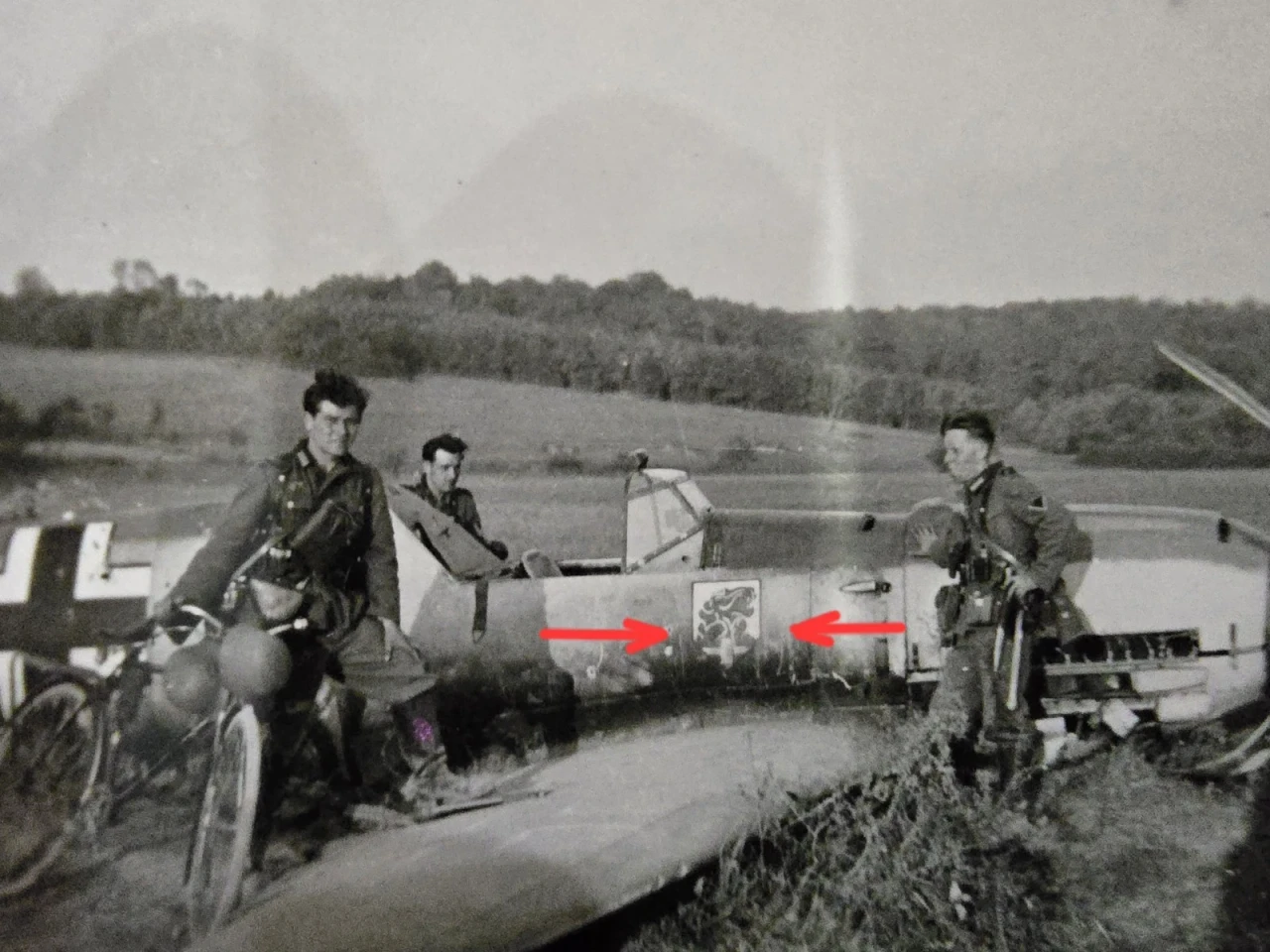 Foto Flugzeug Messerschmitt Bf 109 Staffelwappen Jagdgruppe Wien Aspern JG 76