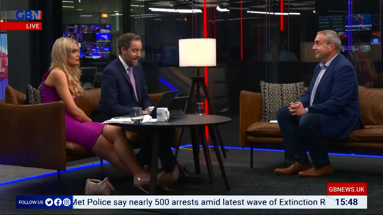 09.03 - 12.00.00 - DePiero & Halligan. What makes Britain tick - the ..._003.ts_snapshot_52.30.346