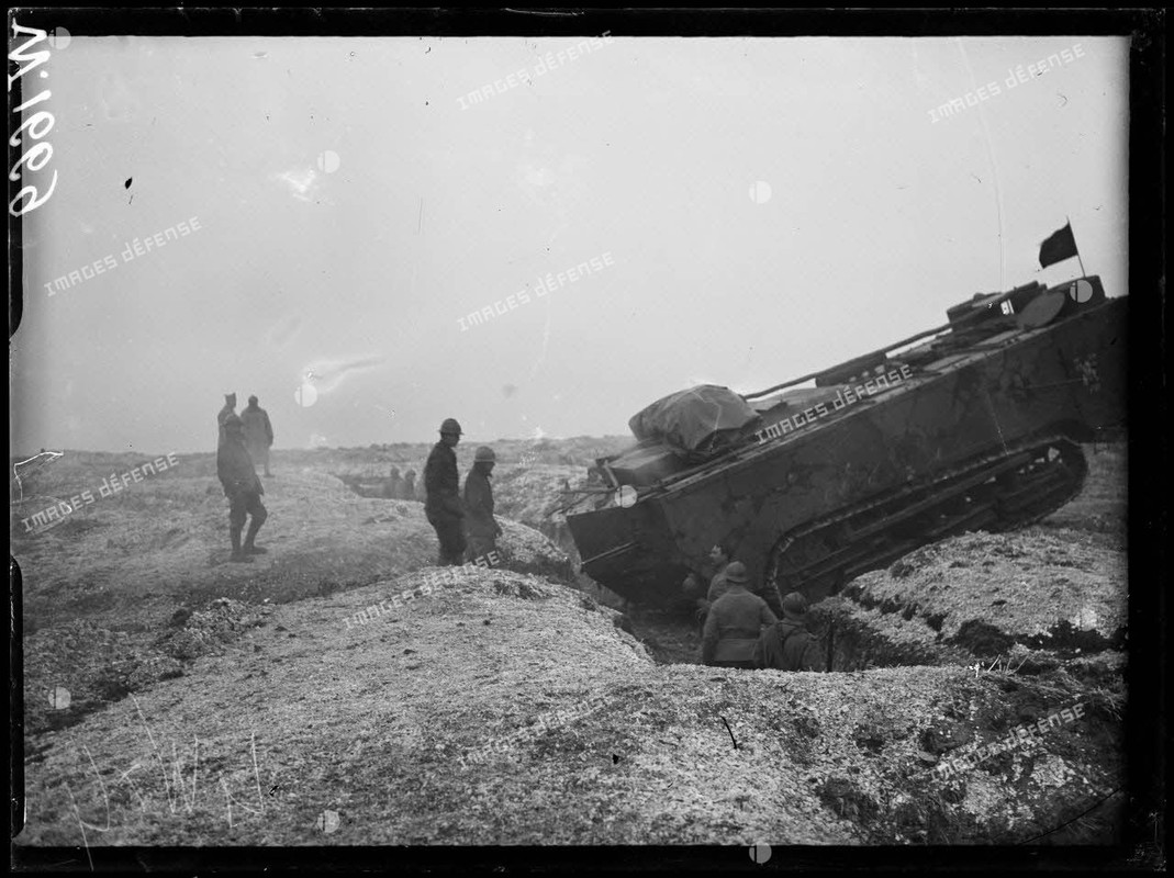 Mailly-le-Camp, chars Saint-Chamond à l'entrainement. [légende d'origine] (3)