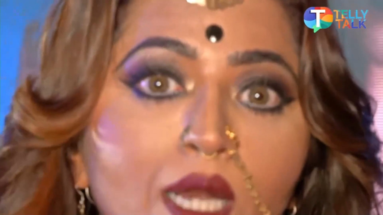 Ridhima tiwari sexy open anvel show.mkv_snapshot_00.36.931