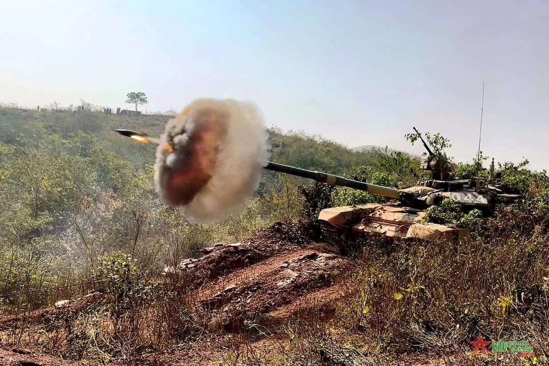 vietnamese-t-90s-fired-its-gun-during-training-vietnam-v0-hqdtvkj6cz9c1.webp
