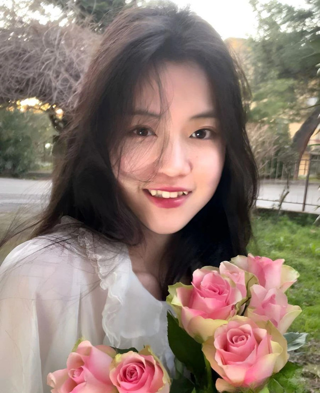 X2江西科技学院女大学生【郭亦瑶】在废弃教学楼给拍摄大尺度写真，实在忍不住了，就当场野战后入！！ (2)