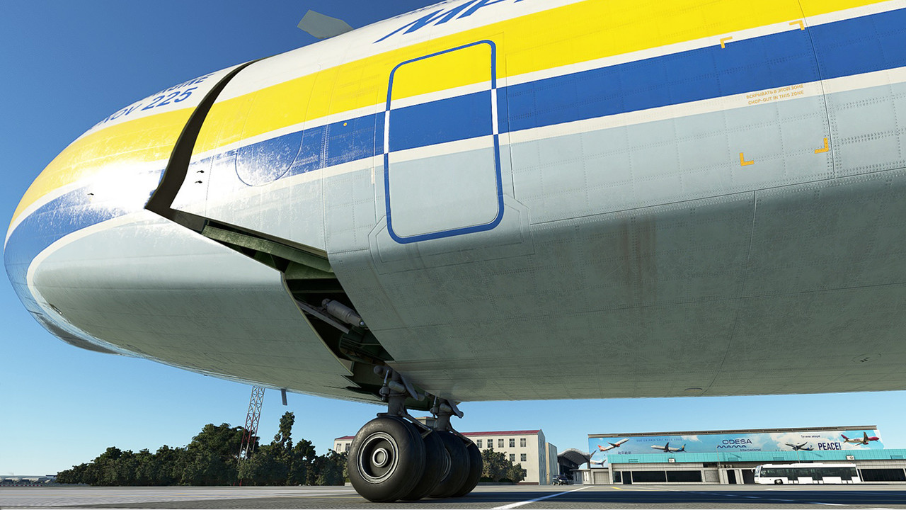AN-225-at-Odesa-airport-UKOO-5.jpg