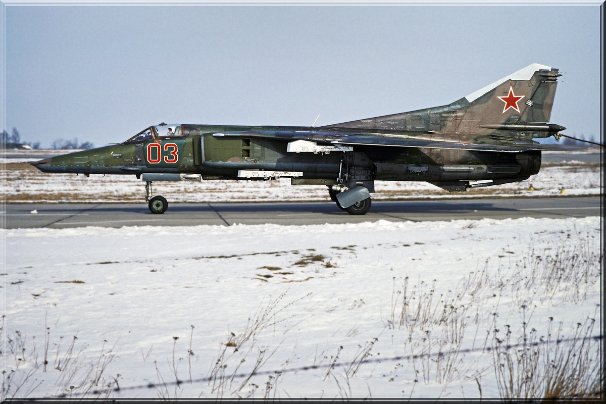 296 APIB MiG-27M 03 Red_83712545077, Winter 1992-1993 (2)