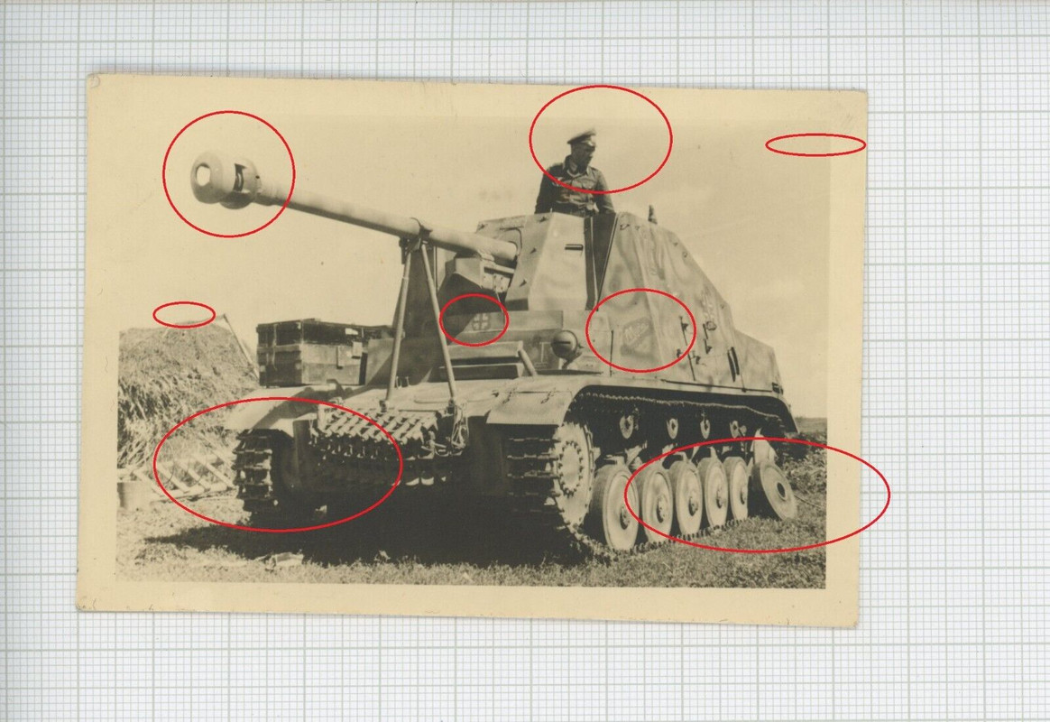 Foto Panzerhaubitze Panzerjäger Hummel mit Kennung MARIA und Tarnlackierung