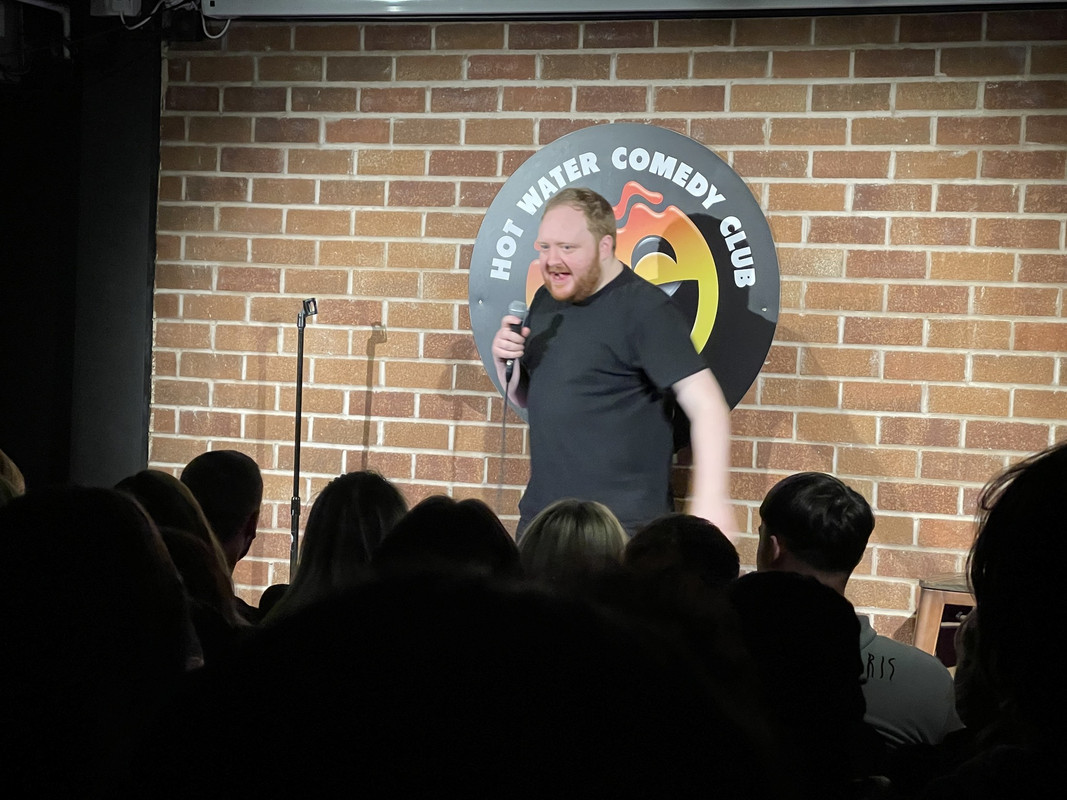 Hot-Water-Comedy-Club-1