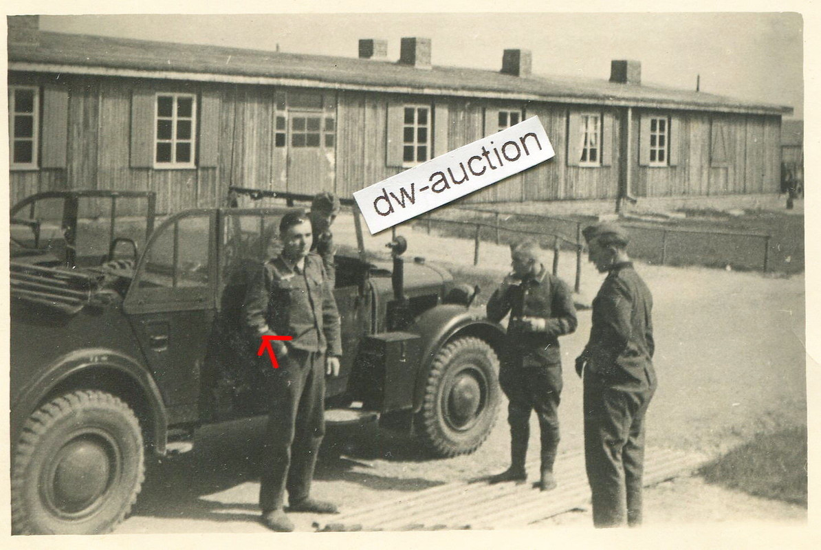 Panzer Grend. Div. GD , Soldat mit Ä-Band neben 