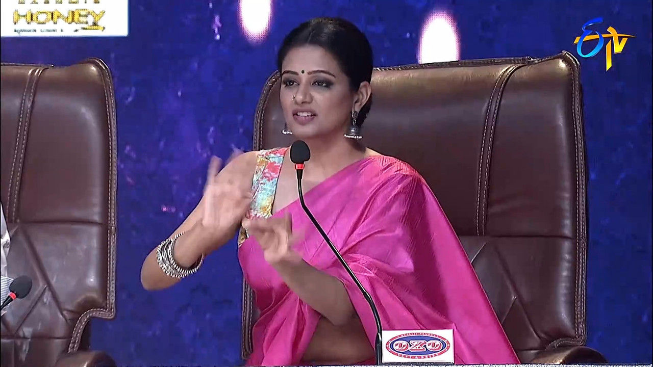 [Image: Priyamani-Sexy-Open-Navel-Dhee-4-mkv-sna...03-191.jpg]