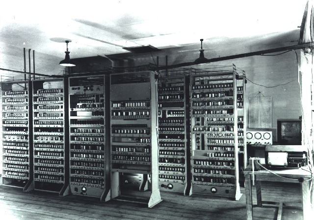 Ma Demo Breakout sur l'EDSAC (1949) EDSAC_Full2