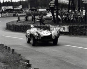 24 HEURES DU MANS YEAR BY YEAR PART ONE 1923-1969 - Page 33 54lm12-Jag-DType-S-Moss-P-Walker-9