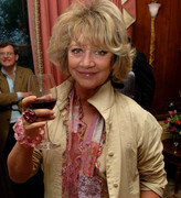 amanda-barrie-a25
