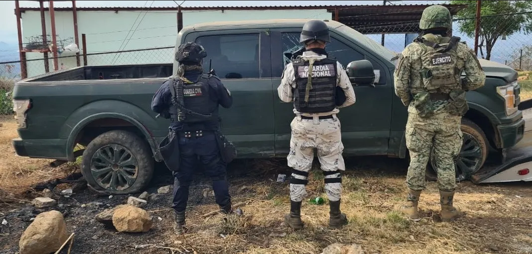 Tras enfrentamiento en Michoacán, detienen a dos y aseguran armamento bélico