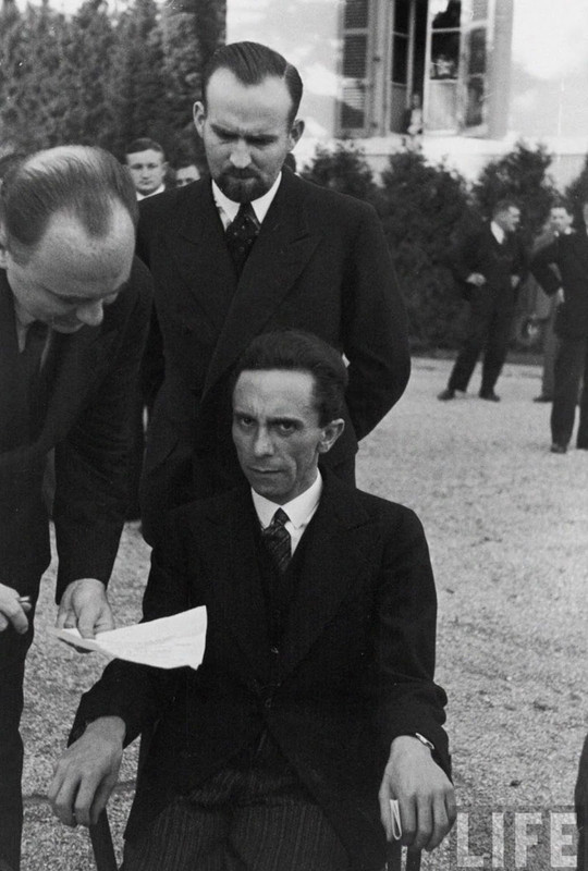 Eisenstaedt-Gebels-02.jpg