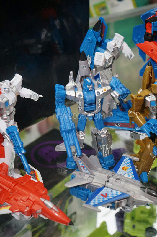 SDCC2015-Hasbro-Case-Transformers-Combiner-Wars-