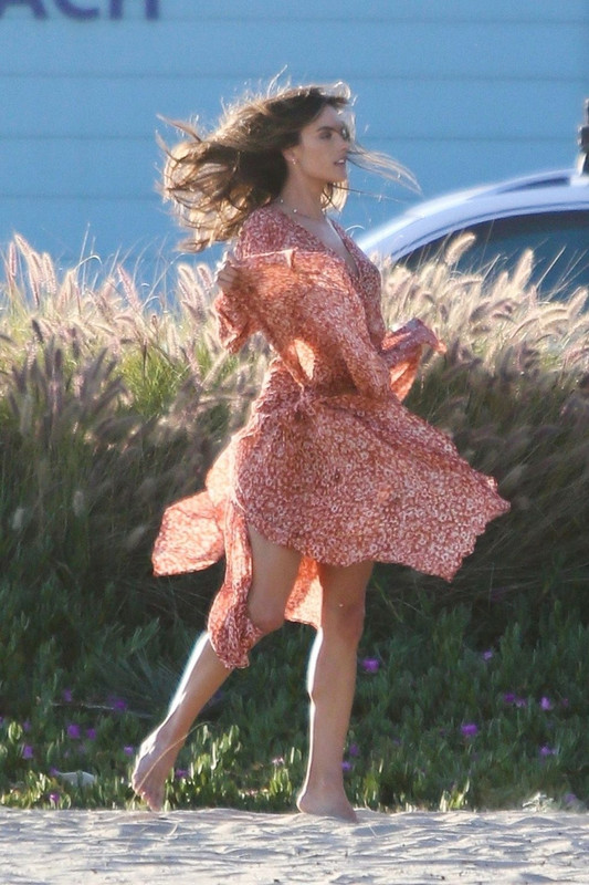 Alessandra-Ambrosio-Sexy-UpskirtStars.com-1-2-1024x1536 (55)