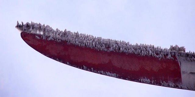 Ice-on-Wind-Turbine-Blade.jpg