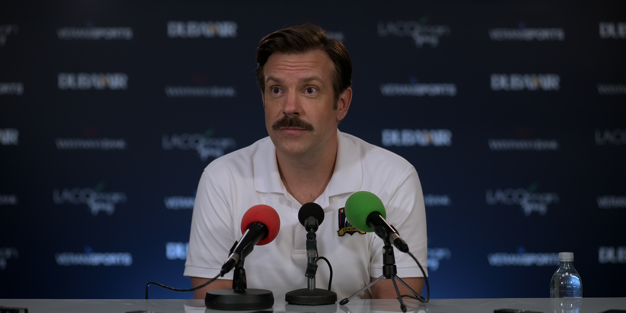 Ted.Lasso.S01E02.Biscuits.2160p.10bit.ATVP.WEB-DL.DDP5.1.HEVC-Vyndros.mkv_snapshot_15.13_[2022.01.19