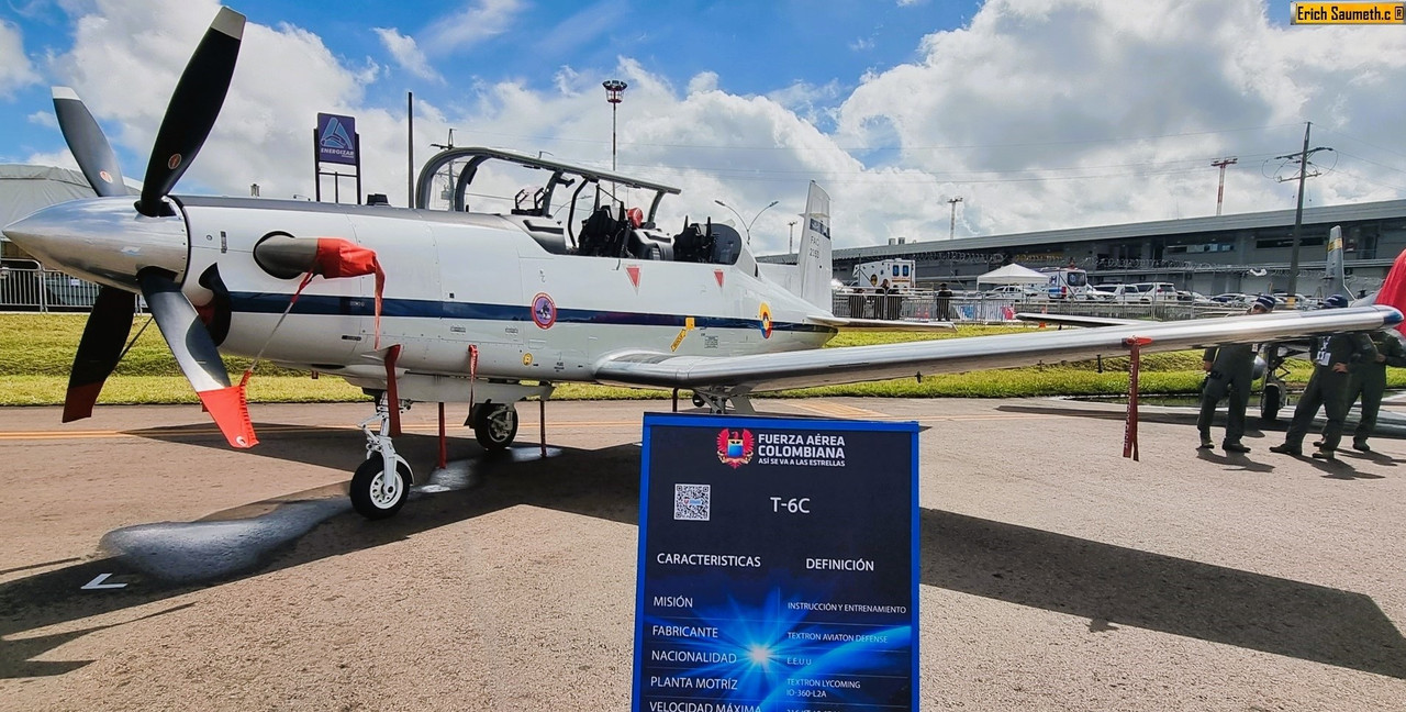 La Fuerza Aerospacial Colombiana exhibe por primera vez sus T-6C Texan II