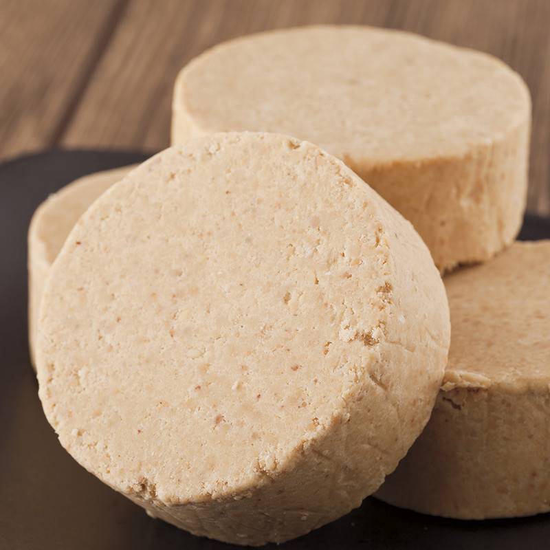 Mujer española prueba por primera vez un mazapán y su reacción se vuelve viral