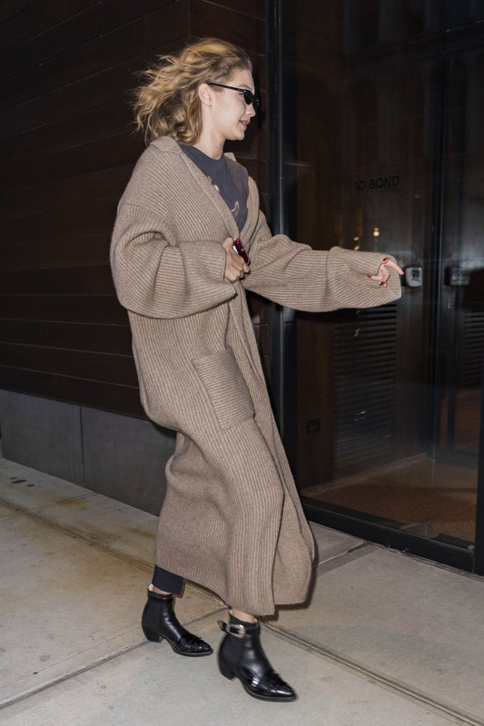 gigi-hadid-leaves-carlyle-hotel-in-new-york-04-17-2018-7