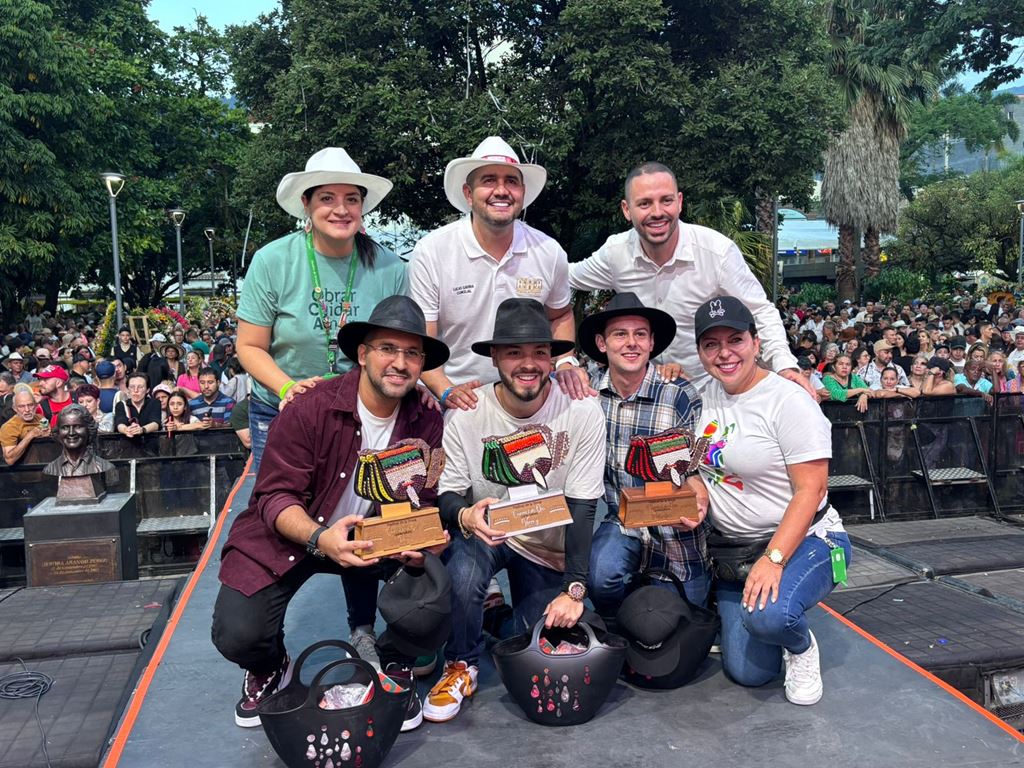 Envigado celebró sus 250 años con trova, talento y tradición paisa