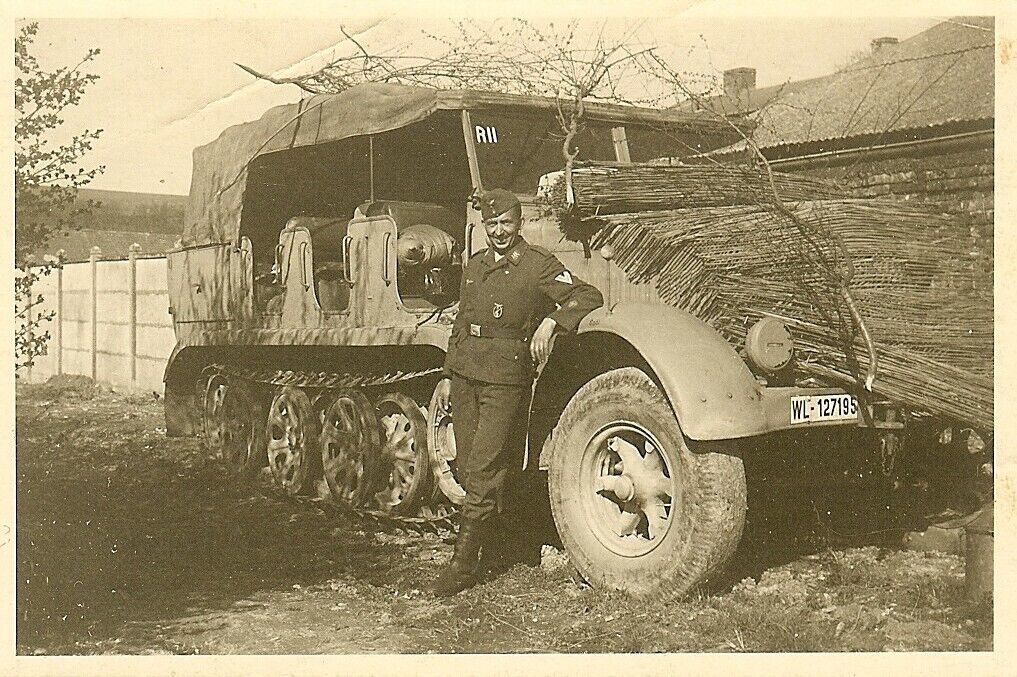 Luftwaffe Obergefreiter w Flak Badge by SdKfz Halftrack (WL-127195)!!!