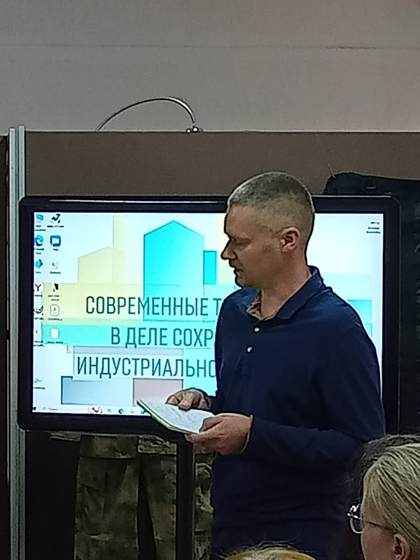 4О.Л. Чесноков рассказывает о своем родоведческом поиске «Находки в Висимо-Уткинске». (2)