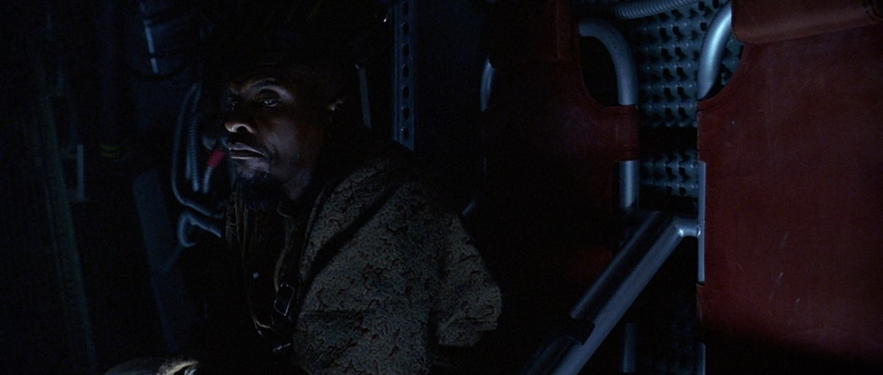 Pitch Black (2000) DC.mkv_snapshot_01.44.47_[2018.03.31_06.58.10