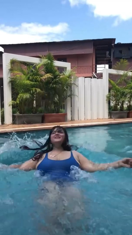 [Image: Desi-Chubby-Girl-Huge-tits-in-blue-swims...40-221.jpg]