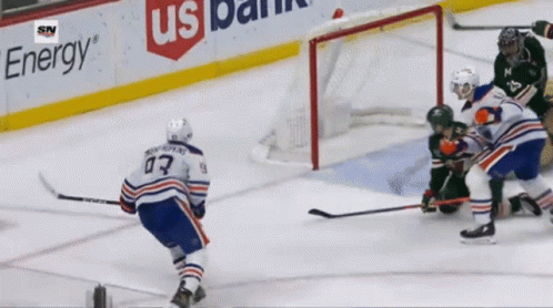 https://i.postimg.cc/cLCb2Srs/edmonton-oilers-zach-hyman-2.gif
