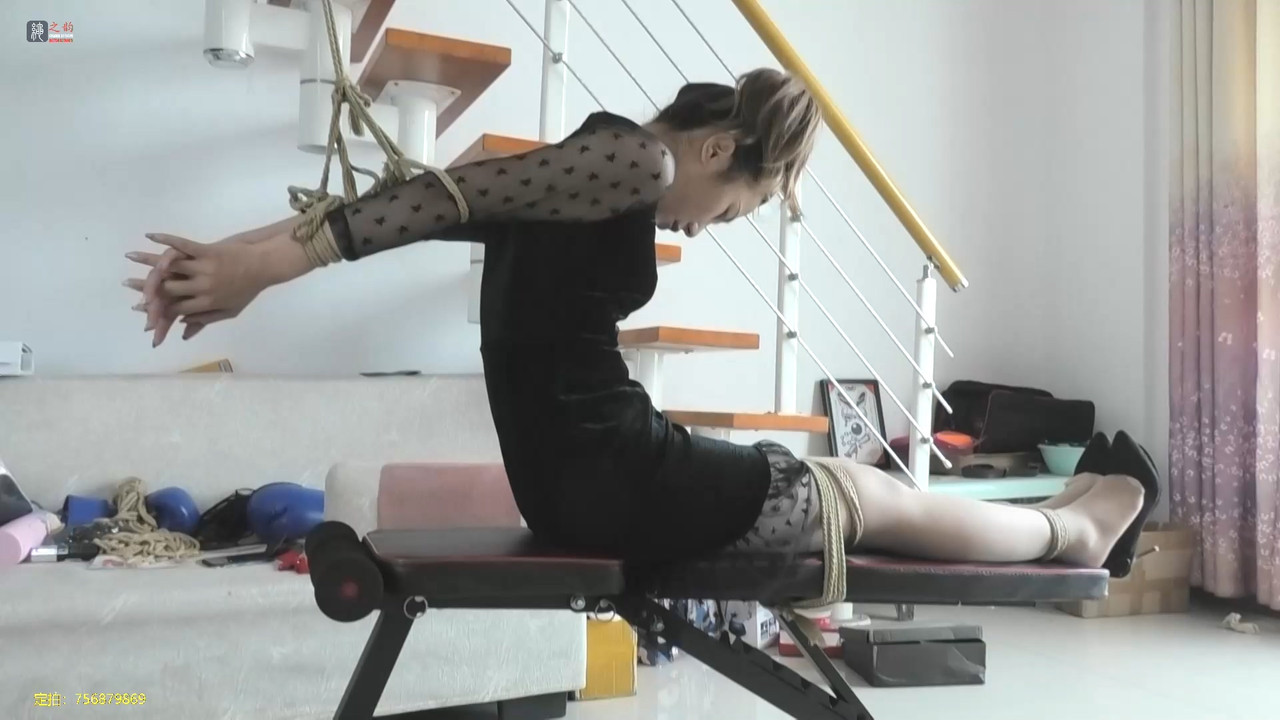 绳之韵 OL美女安琪捆绑 后手吊缚 反关节老虎凳.mp4_20191011_135937.058