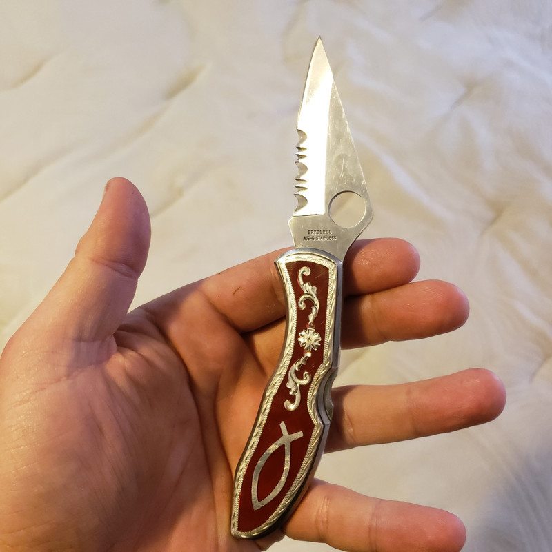Just got a spyderco sharpmaker. No regrets makes sharpening easy and  concise : r/knifeclub