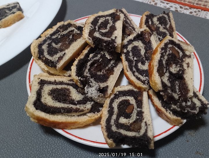 https://i.postimg.cc/cLDd7zrK/makos-bejgli-20250119.jpg