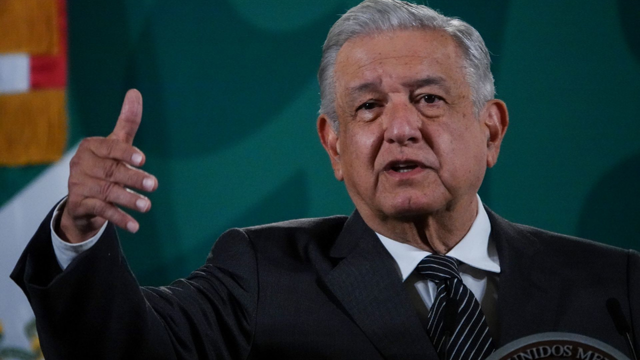 AMLO refutó video de Oxxo, invitó a José Antonio Fernández a debatir