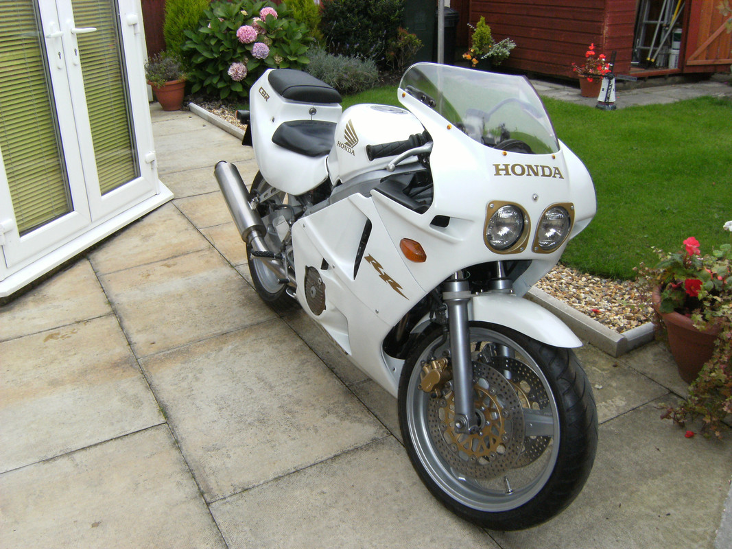 W 8 CBR400rr