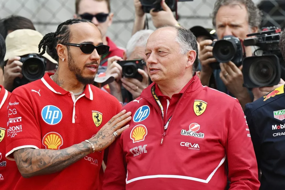 lewis-hamilton-ferrari-frederi-2.webp