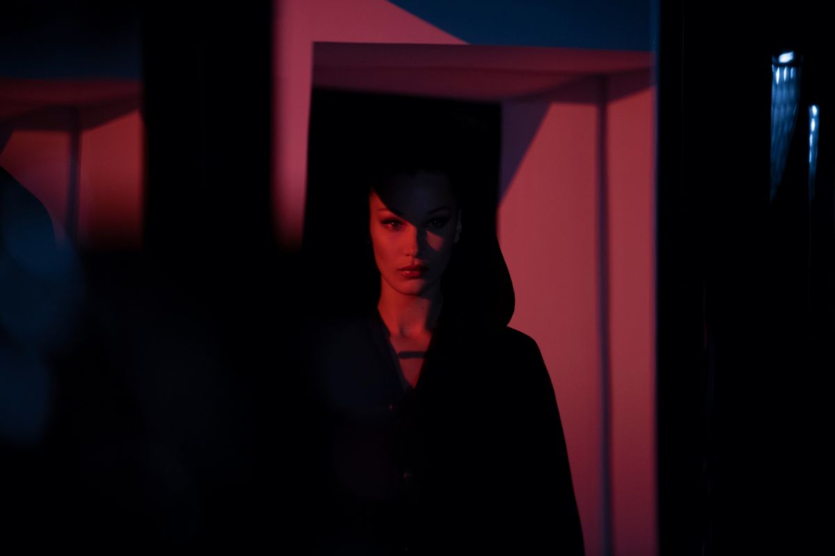 bella-hadid-for-dior-hallowe-en-makeup-october-2018-2