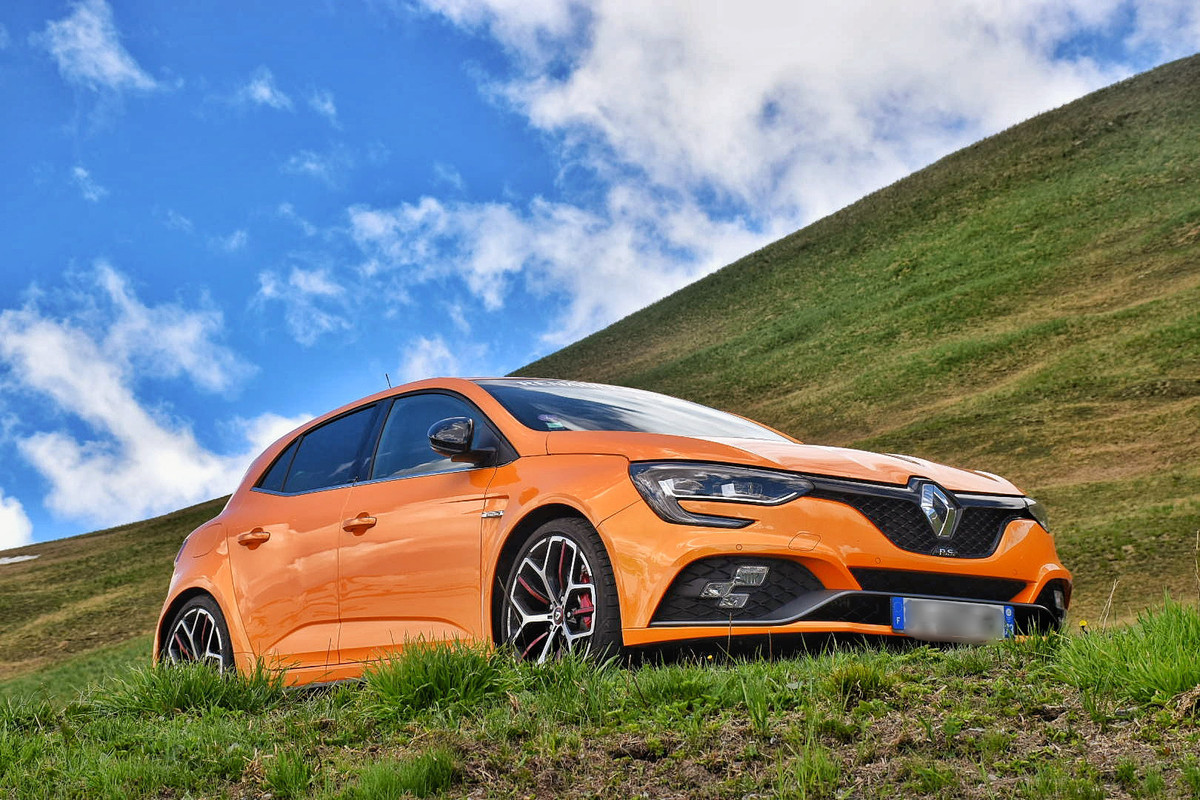 3C6948EA-52B1-40D3-BB16-68D9538E2F27