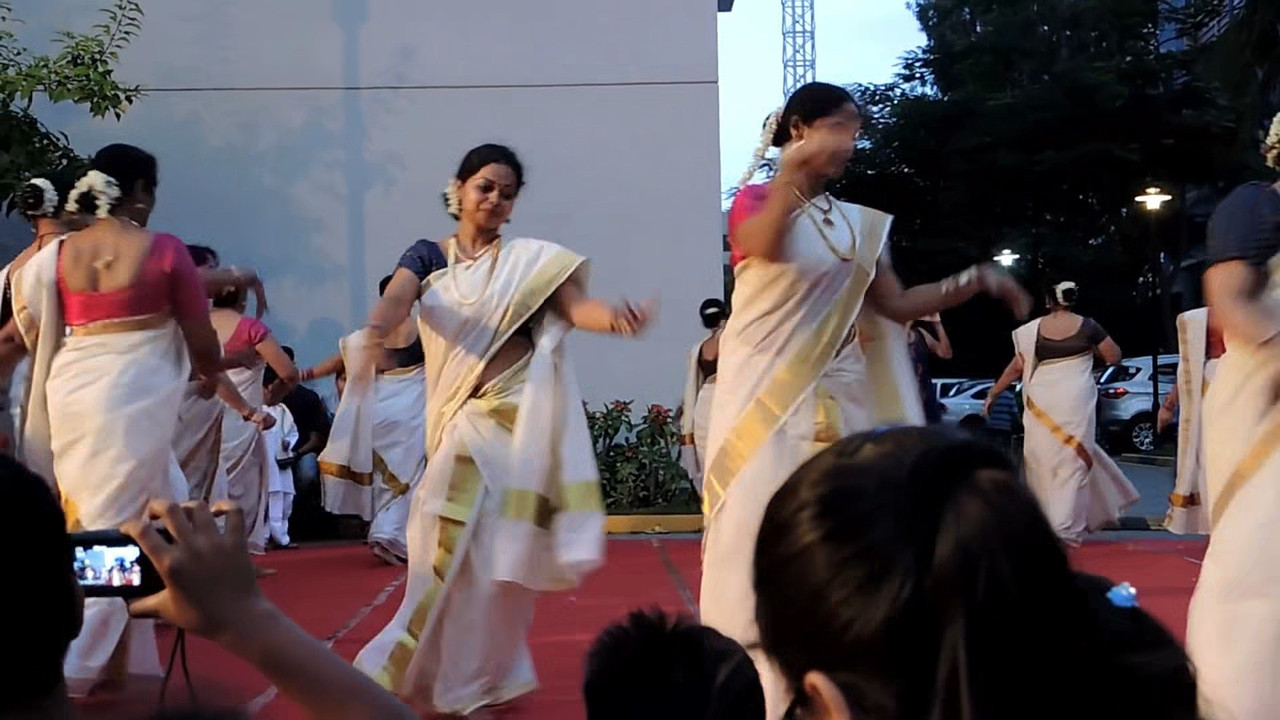 Auntie Big Navel.mkv_snapshot_00.51.649