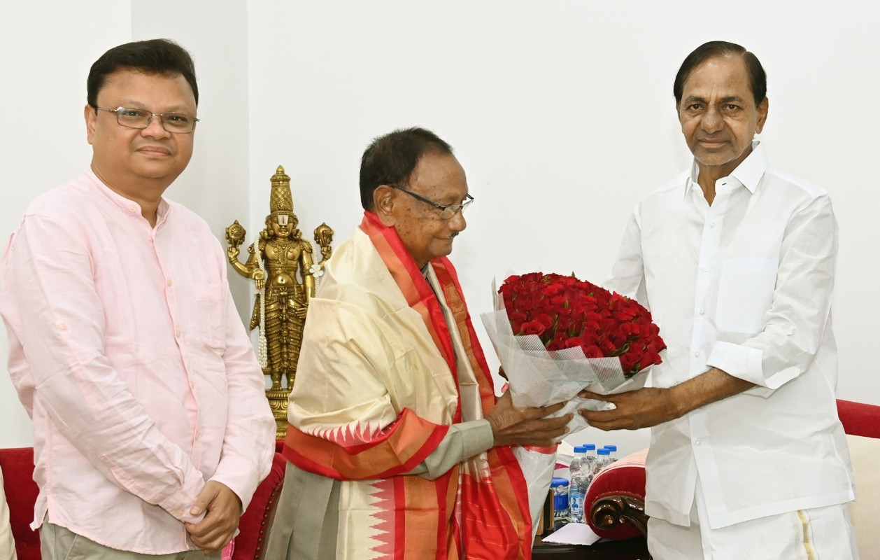 కెసిఆర్ తో ఒరిస్సా మాజీ ముఖ్యమంత్రి భేటీ.. కెసిఆర్ తో ఒరిస్సా మాజీ ముఖ్యమంత్రి భేటీ..