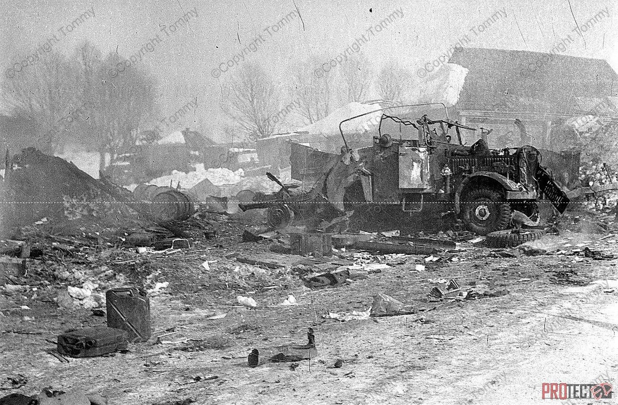 foto ostfront Fahrzeuge LKW zerstörun Wrack Front