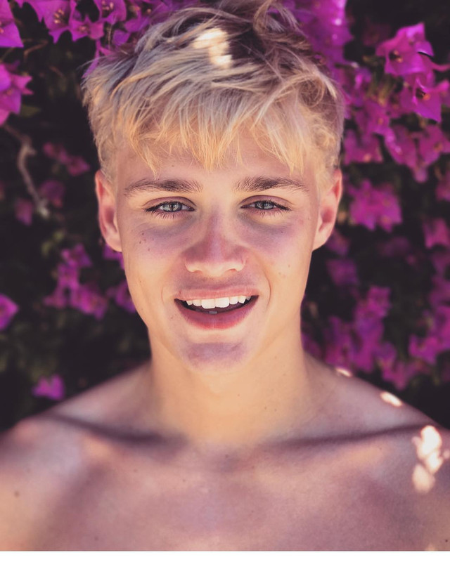 26275976_2043490212589086_3199703605628108800_n