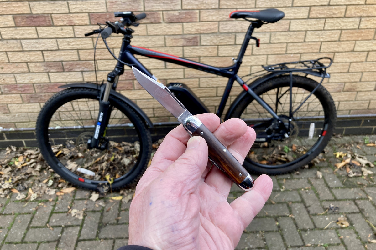 E4541E38-B3B5-4FE7-BD08-E8EB7B377A1F