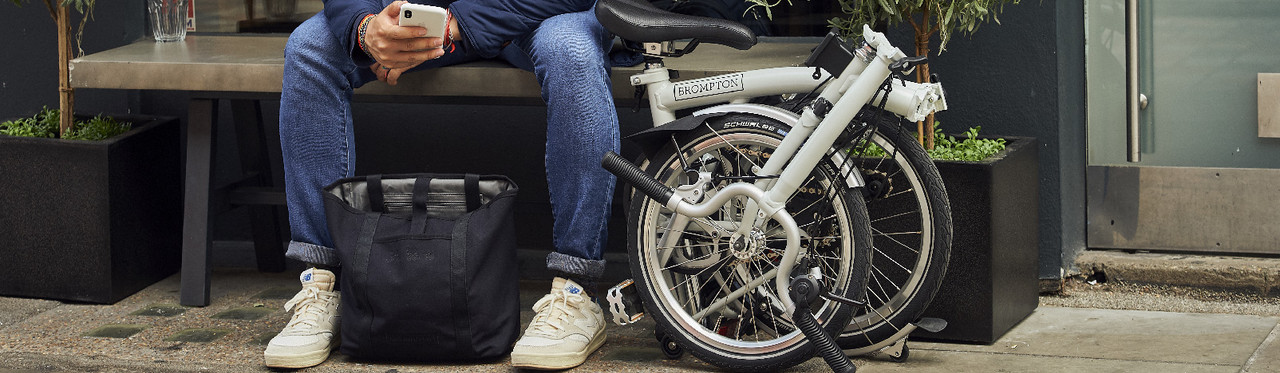 Sepeda Brompton saat dilipat.