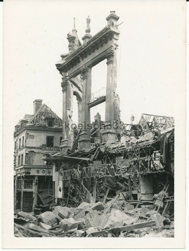 Foto Ruinen in der schwer zerstörten Stadt Rouen in Frankreich 1940dfs