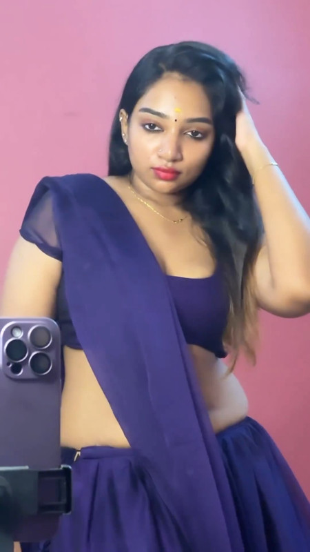 [Image: Tamil-Vlogger-Sexy-navel-mp4-snapshot-00-17-781.jpg]